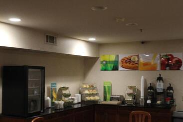 هتل Quality Inn & Suites Oceanside Near Camp Pendleton