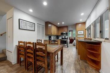 هتل Tamarack Townhomes   Coraltree Residence Collection