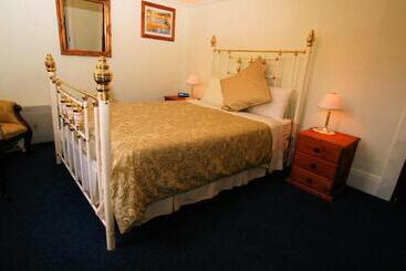 هتل The Lodge On Elizabeth Boutique