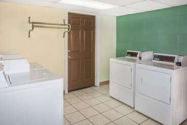 هتل Travelodge Fort Myers North