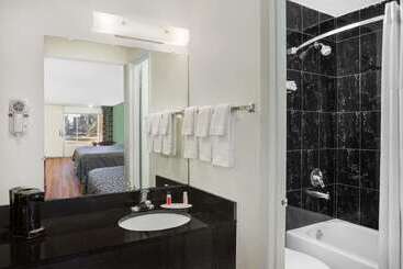 هتل Travelodge Fort Myers North
