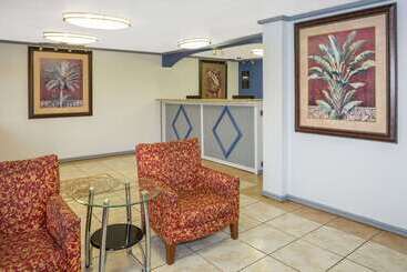 هتل Travelodge Fort Myers North