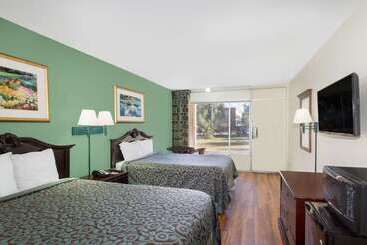 هتل Travelodge Fort Myers North