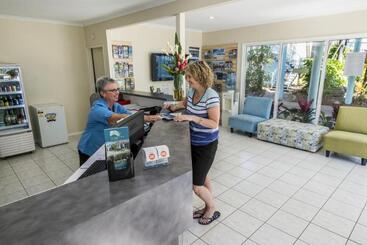 استراحتگاه The Beach Motel Hervey Bay