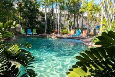 استراحتگاه The Beach Motel Hervey Bay