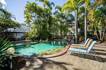 استراحتگاه The Beach Motel Hervey Bay