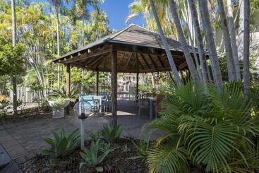 استراحتگاه The Beach Motel Hervey Bay