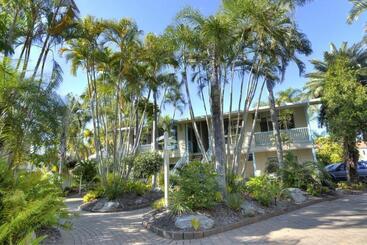 استراحتگاه The Beach Motel Hervey Bay