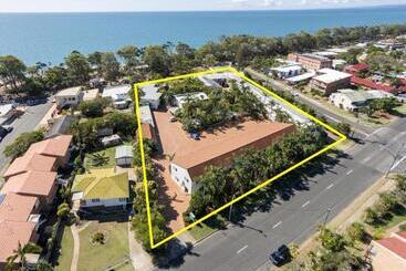 استراحتگاه The Beach Motel Hervey Bay