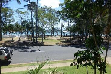 استراحتگاه The Beach Motel Hervey Bay