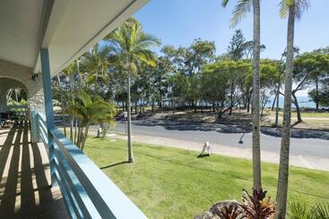 استراحتگاه The Beach Motel Hervey Bay