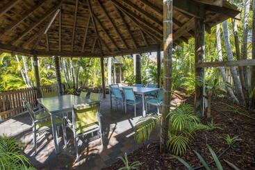 استراحتگاه The Beach Motel Hervey Bay