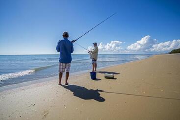 استراحتگاه The Beach Motel Hervey Bay