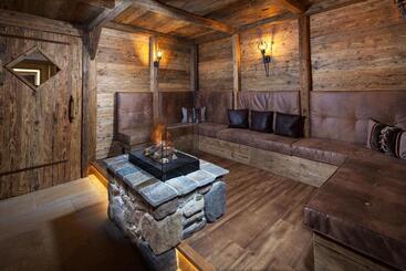 Alm  & Wellnesshotel Alpenhof