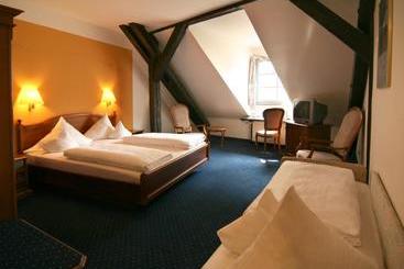 Hotel Altstadt Arch