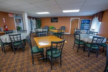 هتل Ambassador Inn And Suites