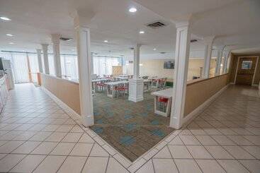 هتل Ambassador Inn And Suites