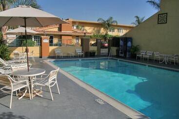 هتل Anaheim Islander Inn And Suites