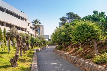 هتل Arina Beach Resort