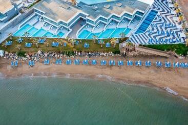 هتل Arina Beach Resort