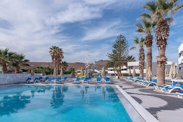 هتل Arina Beach Resort