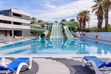 هتل Arina Beach Resort