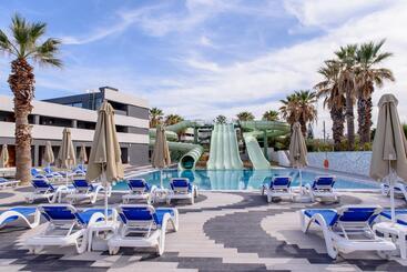 هتل Arina Beach Resort