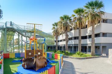 هتل Arina Beach Resort