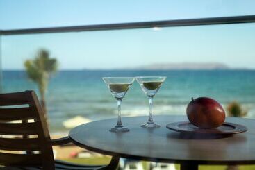 هتل Arina Beach Resort
