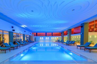 هتل Arina Beach Resort
