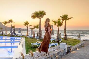 هتل Arina Beach Resort