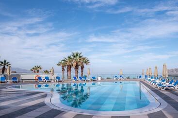 هتل Arina Beach Resort