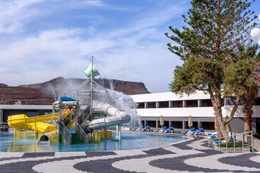 هتل Arina Beach Resort