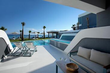 هتل Arina Beach Resort