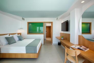 هتل Arina Beach Resort