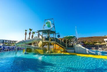 هتل Arina Beach Resort