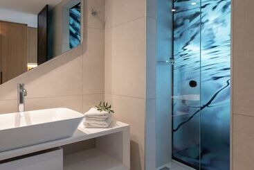 هتل Arina Beach Resort