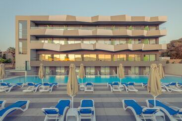 هتل Arina Beach Resort