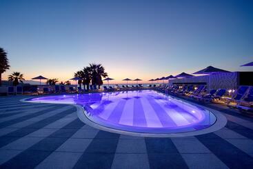 هتل Arina Beach Resort