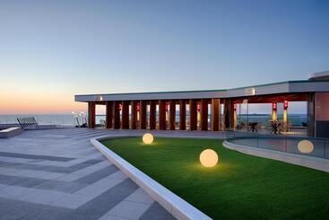 هتل Arina Beach Resort