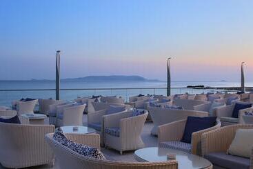 هتل Arina Beach Resort
