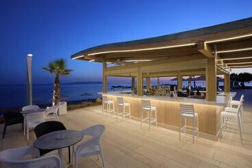 هتل Arina Beach Resort