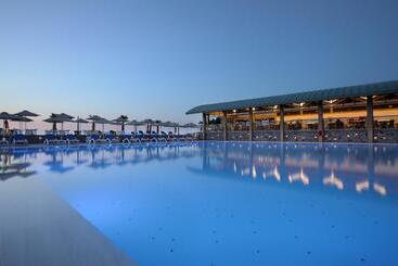هتل Arina Beach Resort