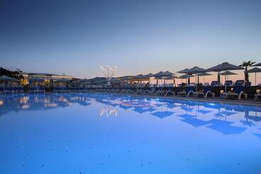 هتل Arina Beach Resort