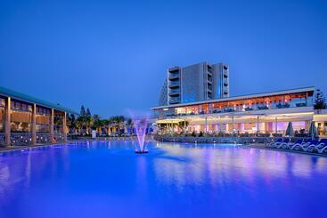 هتل Arina Beach Resort