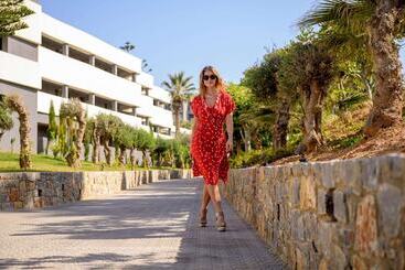 هتل Arina Beach Resort