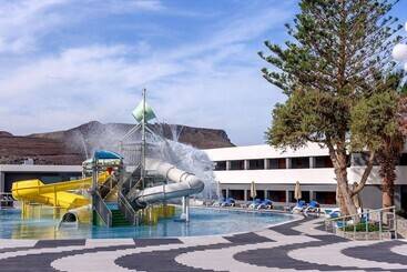 هتل Arina Beach Resort