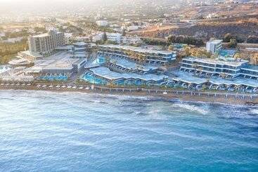 هتل Arina Beach Resort