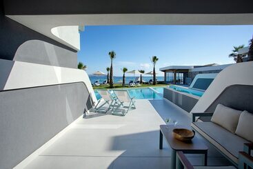 هتل Arina Beach Resort