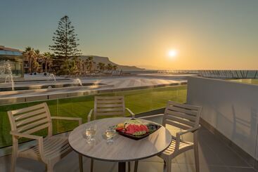 هتل Arina Beach Resort